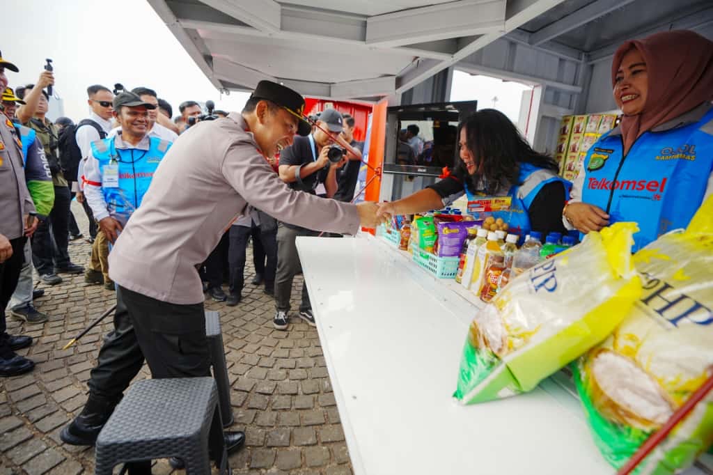 Kapolri Listyo Sigit Prabowo saat menghadiri peresmian Rakyat Mart dan Rakyat Auto. (Mabes Polri)