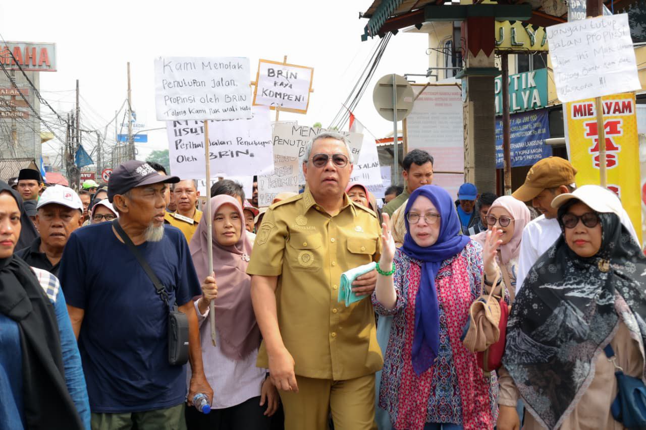 Wali Kota Tangsel Benyamin Davnie mendukung penolakan penutupan akses Jalan Serpong - Parung yang melintasi Badan Riset dan Inovasi Nasional (BRIN), Senin (13/10). (Dok.&nbsp;Humas Pemkot Tangsel)