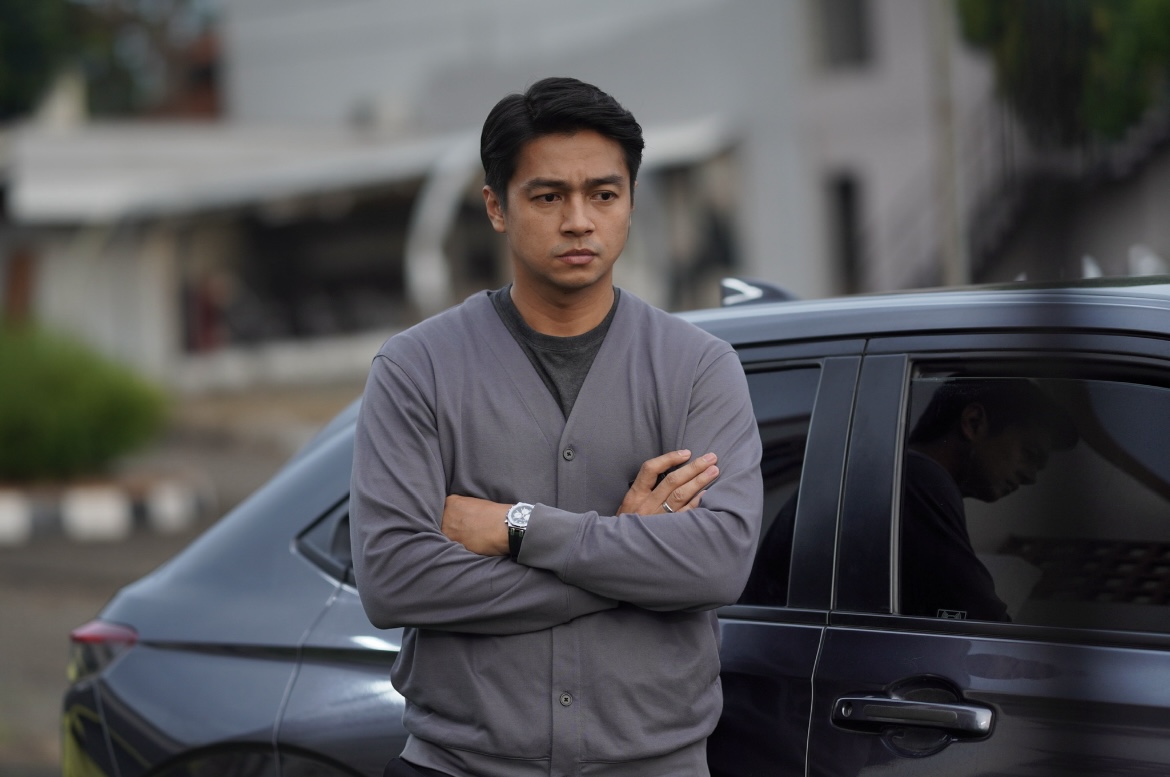Ipar Adalah Maut hadir dalam versi serial dengan Deva Mahenra kembali memerankan Aris. Penonton akan melihat sisi baru karakter Aris dan perubahan latar belakang cerita.