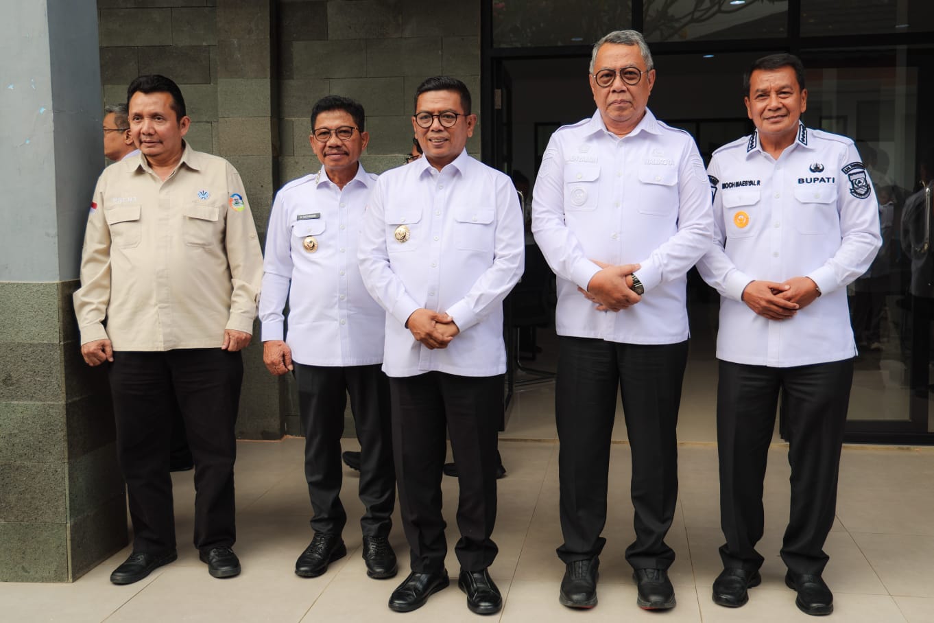 Gubernur Banten Andra Soni memimpin Rapat Koordinasi Pengelolaan Sampah Menjadi Energi Listrik di Kantor Kerja Gubernur Banten, BLKI Provinsi Banten, Serpong Utara, Rabu