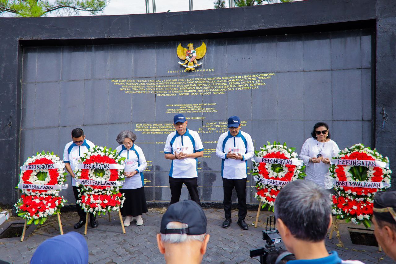 Wali Kota Tangerang Selatan (Tangsel) Benyamin Davnie mendampingi Menteri Sosial (Mensos) Republik Indonesia (RI) Saifullah Yusuf dan Gubernur Banten Andra Soni.
