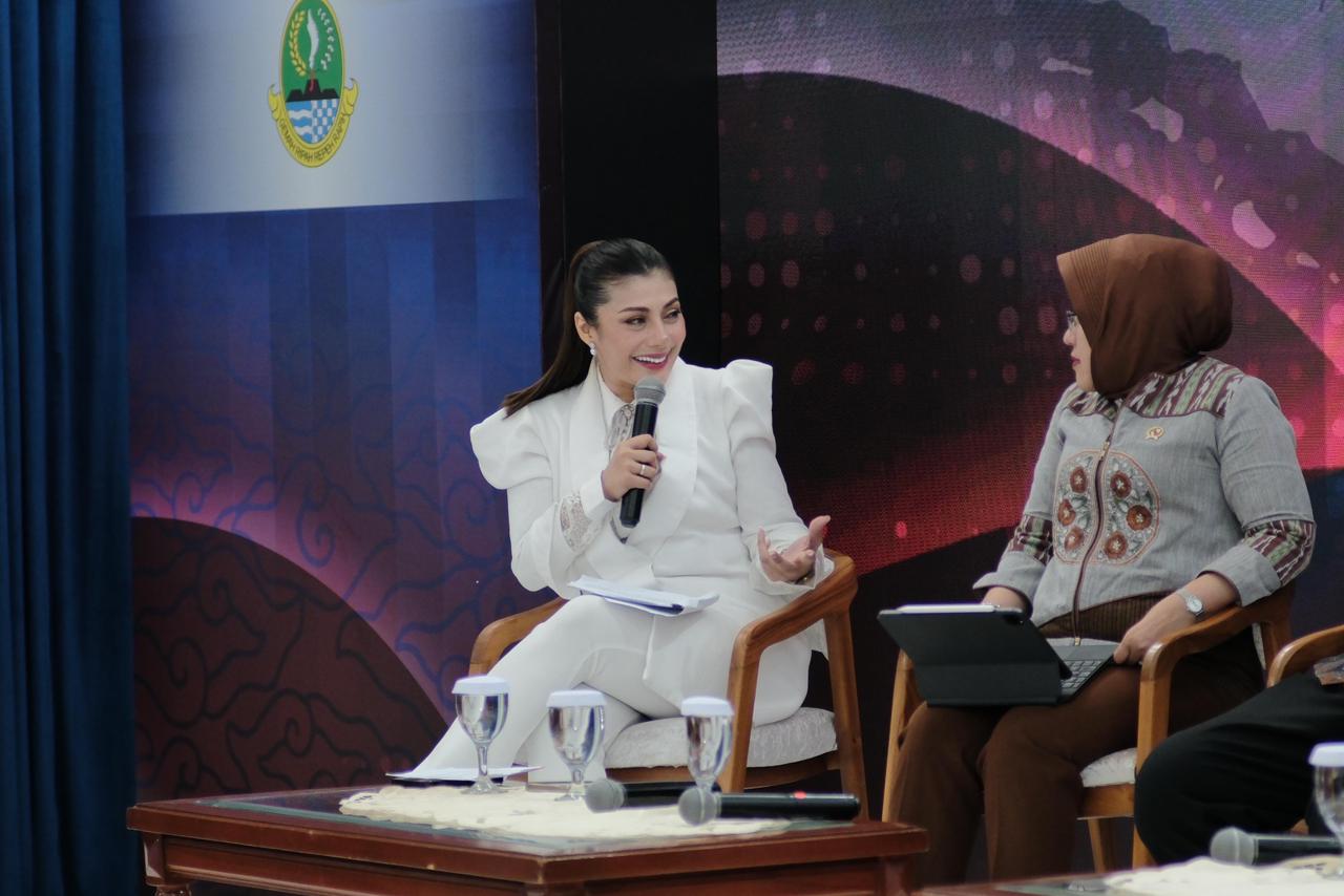 Founder The Economics 360 & Runway Project Indonesia, Poppy Zeidra, membuka ruang dialog lintas pemimpin melalui forum Economics 360&deg; Roundtable Discussions untuk membahas strategi percepatan ekonomi.