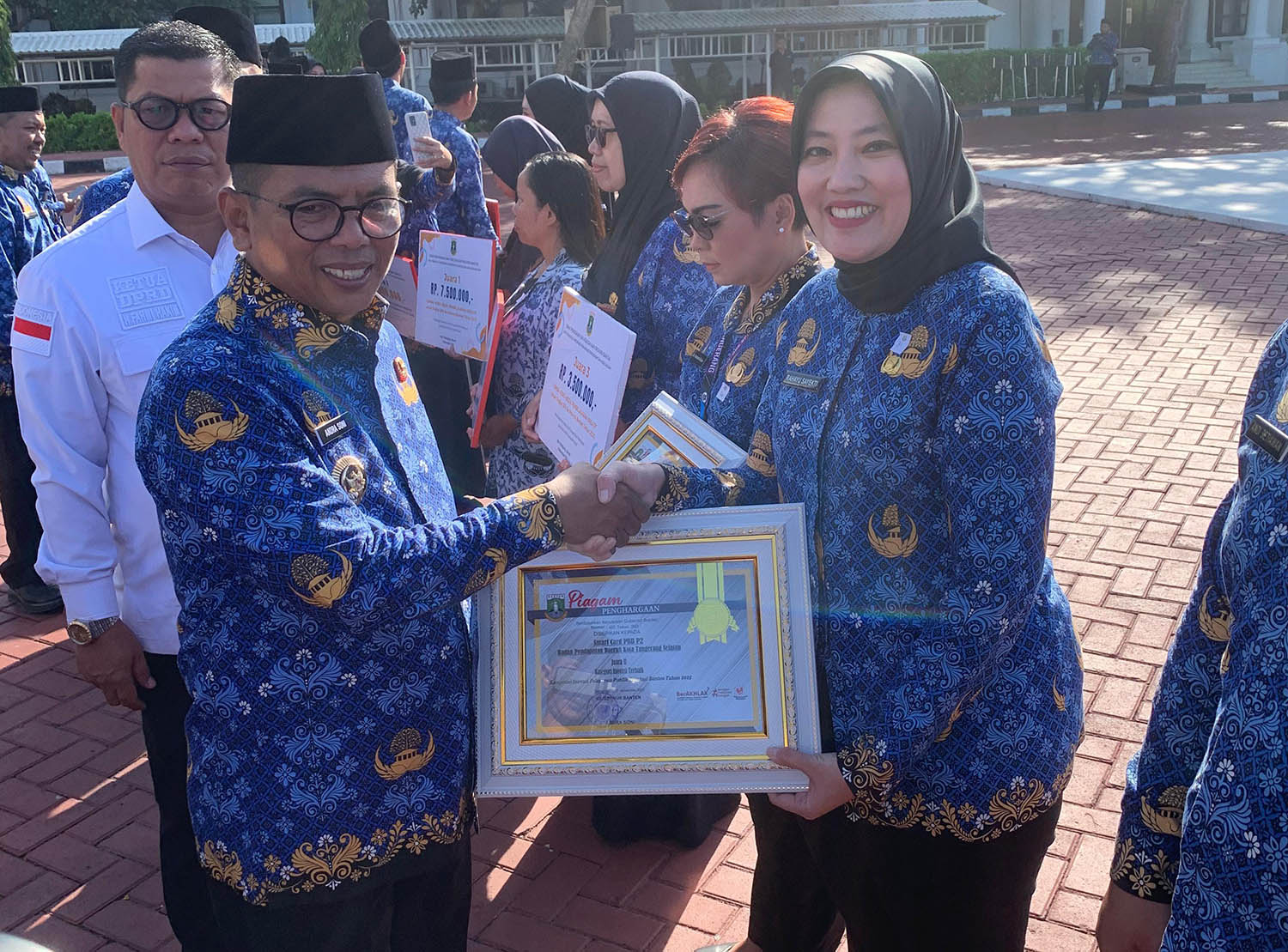 Smart Card PBB Bapenda Tangsel berhasil meraih juara dua Kategori Inovasi Terbaik pada ajang penghargaan Pemerintah Provinsi Banten. (Dok.&nbsp;Humas Pemkot Tangsel)