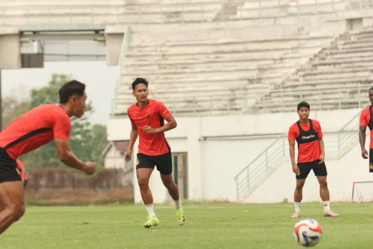 Pemain Persik Kediri berlatih di Stadion Kabupaten Kediri, Jawa Timur. ANTARA/ HO-Persik Kediri (Persik kediri)