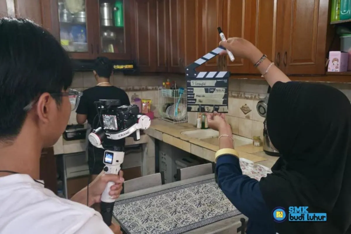 SMK Budi Luhur memberikan hiburan dengan memutarkan film hasil produksi siswa-siswinya di Bioskop XXI Cinema.