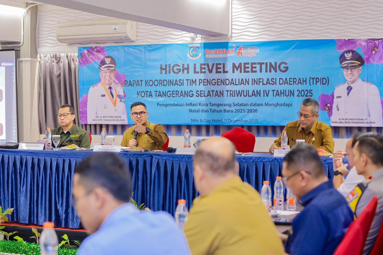 Wakil Wali Kota Tangsel Pilar Saga Ichsan dalam kegiatan Rapat Koordinasi Pengendalian Inflasi Daerah di Serpong Utara, Selasa (9/12).