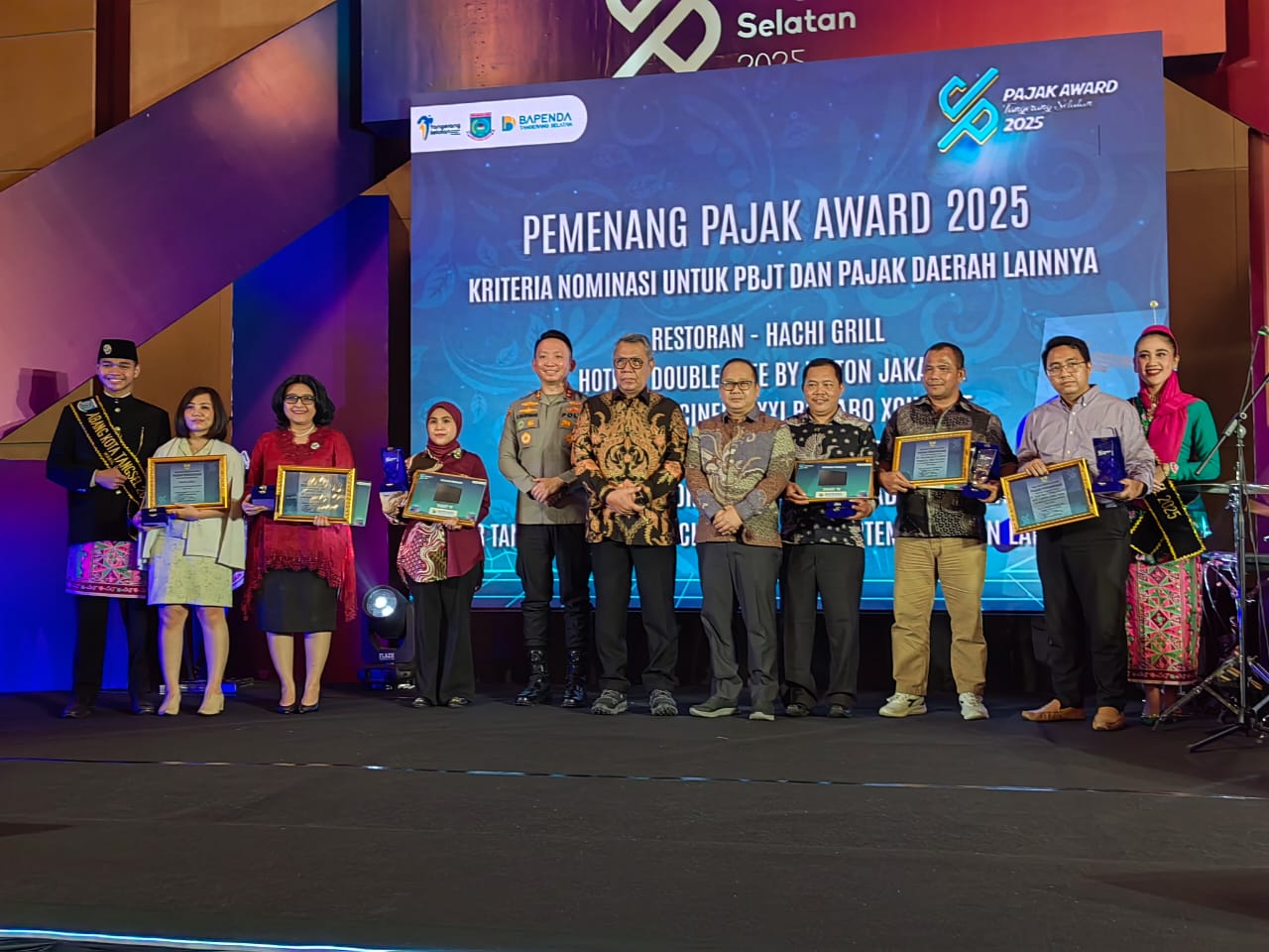 Pajak Award Tahun 2025 yang digelar oleh Bapenda Tangsel di Serpong, Jumat (12/12) malam.
