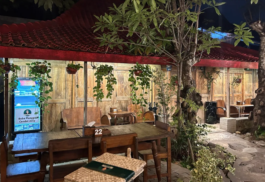 Tempat makan keluarga bernuansa pedesaan di Tangerang  (Google Maps/Warung Kondre)