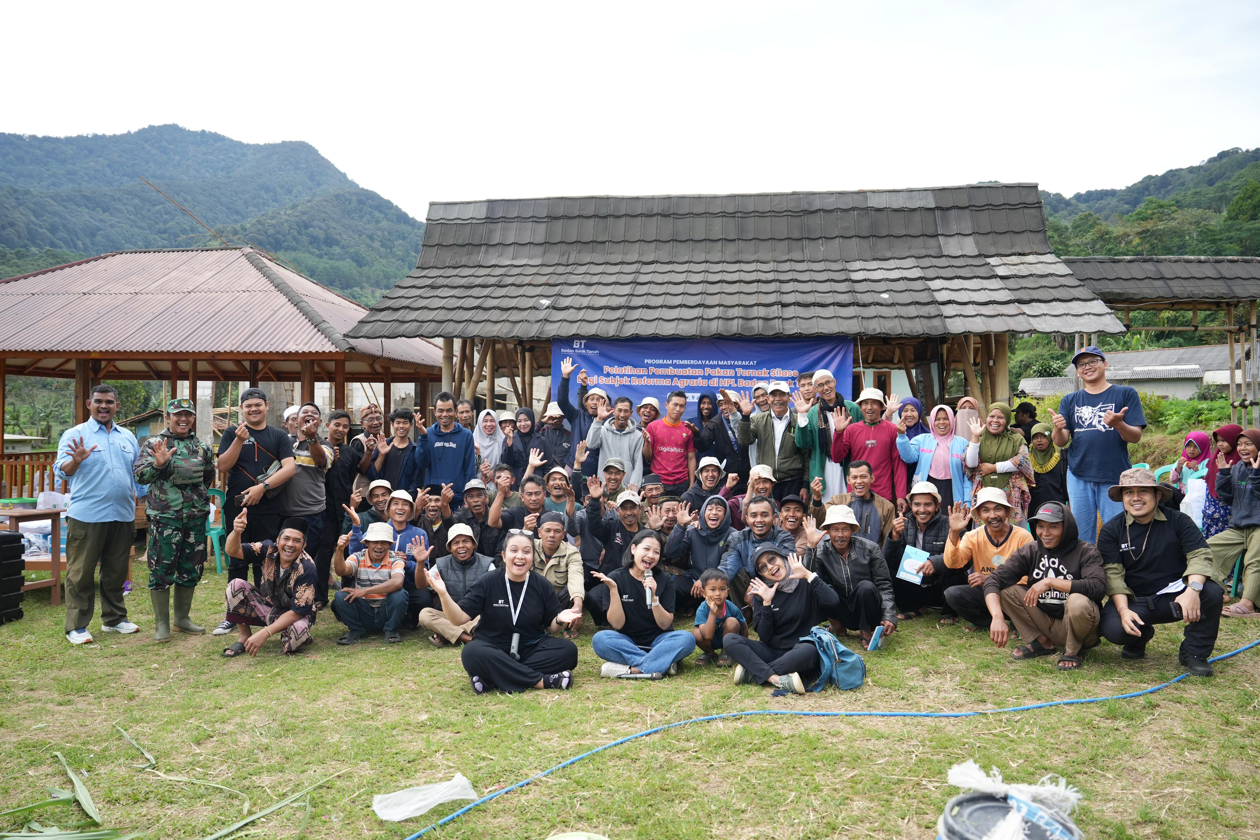 Badan Bank Tanah bersama Yayasan Astha Cita Masykur menggelar program pemberdayaan masyarakat bagi Subjek Reforma Agraria (RA) di atas Hak Pengelolaan Lahan (HPL) di Kabupaten Cianjur, Jawa Barat.