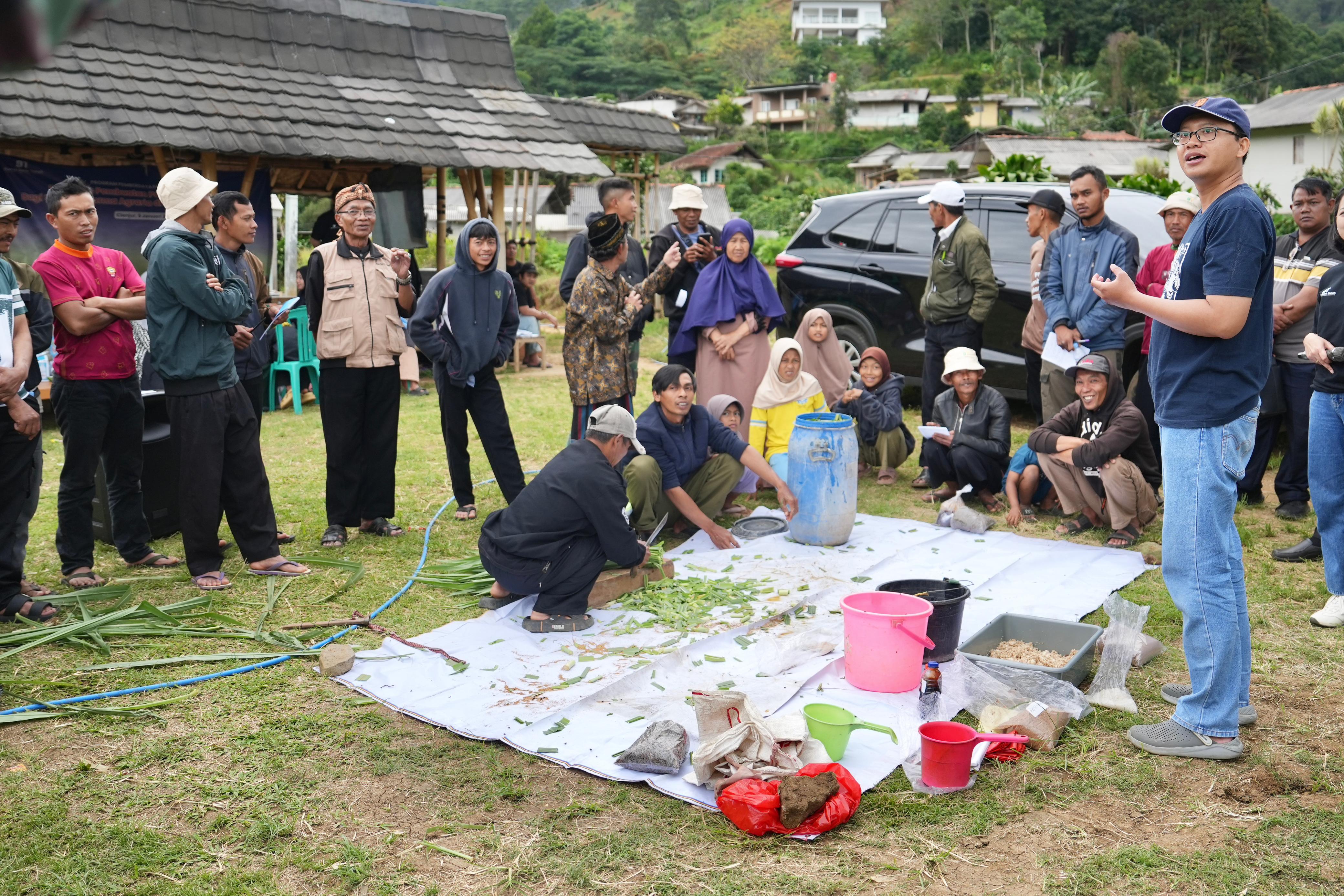 Badan Bank Tanah bersama Yayasan Astha Cita Masykur menggelar program pemberdayaan masyarakat bagi Subjek Reforma Agraria (RA) di atas Hak Pengelolaan Lahan (HPL) di Kabupaten Cianjur, Jawa Barat.