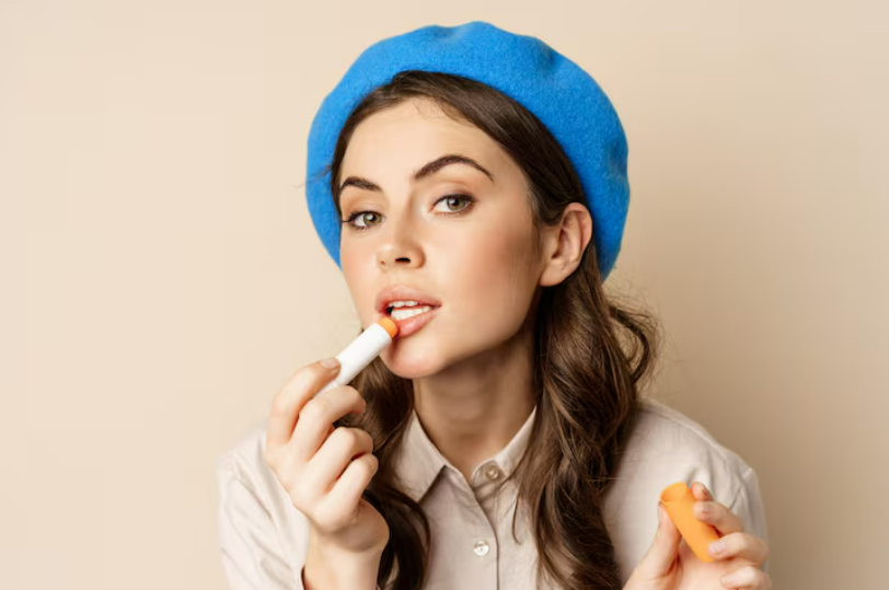 Ilustrasi memilih warna lipstik sesuai warna kulit (Dok. Freepik)