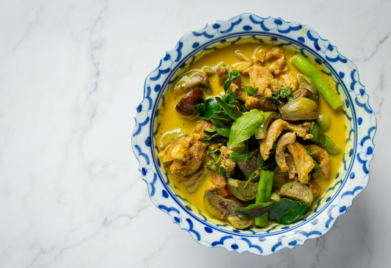 Ilustrasi resep usus ayam pedas bumbu kuning (Dok. Freepik)