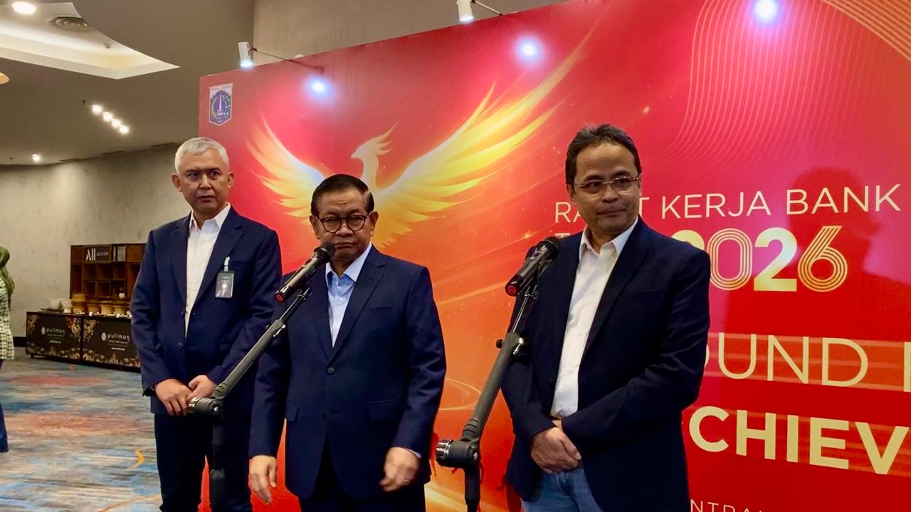 Gubernur DKI Pramono Anung menyiapkan kebijakan bekerja dari rumah atau work from home (WFH) bagi pekerja serta pembelajaran jarak jauh (PJJ) imbas cuaca ekstrem. (FOTO: Masria Pane)