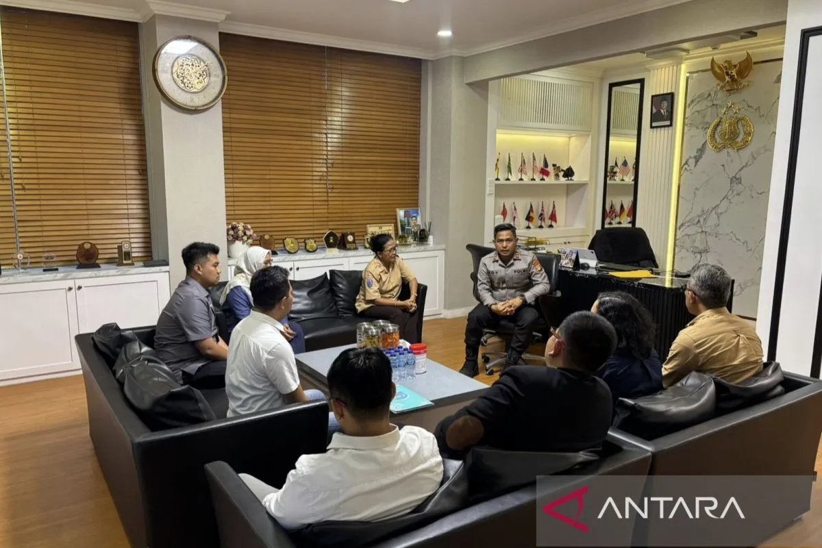 Mediasi antara guru berinisial CB atau akrab disapa Ibu Budi dan pihak orang tua murid berkaitan dengan kasus dugaan kekerasan verbal di Polres Tangerang Selatan, Rabu (28/1/2026). ANTARA/HO