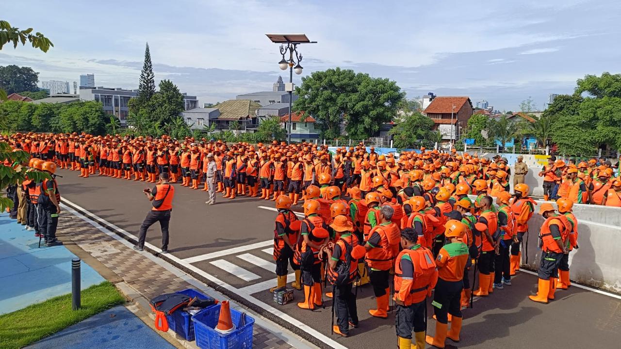 Dinas Lingkungan Hidup Provinsi DKI Jakarta menggelar kerja bakti membersihkan rumah ibadah menjelang Tahun Baru Imlek 2026. (Dok. Istimewa)