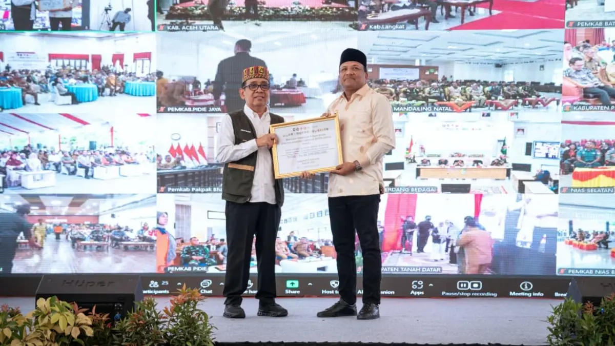 Percepatan Pemulihan Pascabencana, Menko PMK Pratikno Serahkan Bantuan Stimulan Tahap II Rp 86,1 Miliar di Bireuen-Aceh