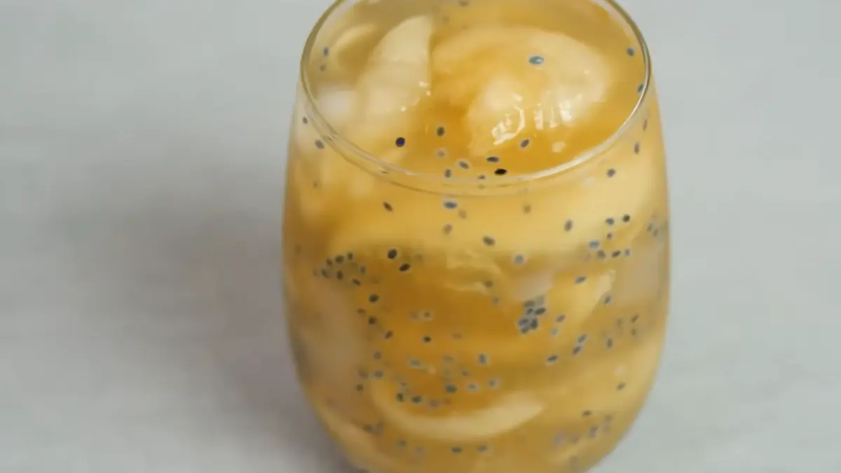 Es blewah nata de coco (YouTube Ade Koerniawan)
