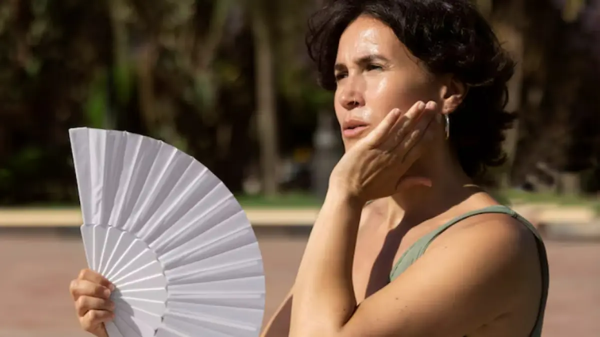 Ilustrasi mengatasi keringat berlebih (Freepik) 