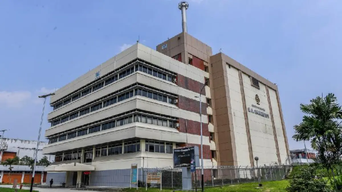 
Suasana gedung fasilitas Reaktor Serba Guna G.A Siwabessy, di kawasan Sains dan Teknologi B.J. Habibie, Serpong, Tangerang Selatan, Banten. (ANTARA/Galih Pradipta)