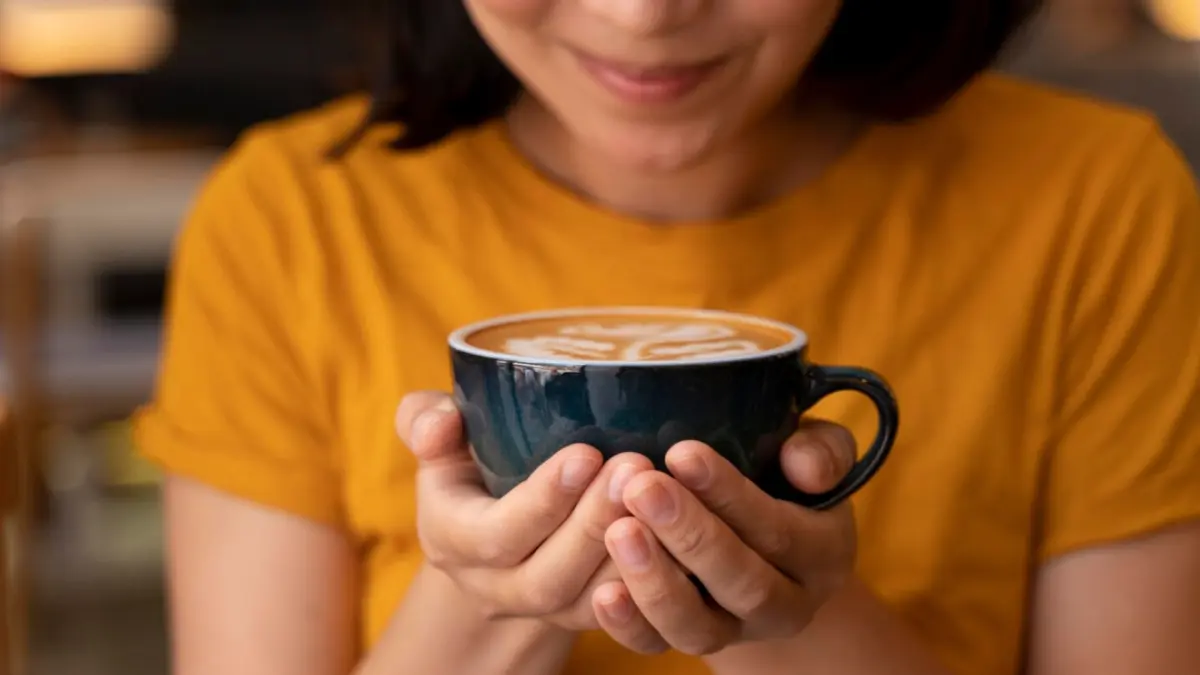 Ilustrasi waktu terbaik untuk ngopi (Freepik) 