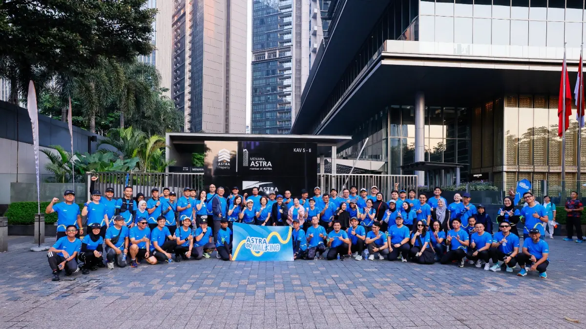 Insan Astra mengikuti kegiatan peresmian komunitas Astra Go Walking di Menara Astra, Jakarta pada Minggu (19/4). Kegiatan berjalan bersama ini menempuh rute sejauh 4,8 kilometer dan menjadi langkah awal dalam mendorong kebiasaan hidup sehat serta mempererat kebersamaan antar Insan Astra. (Dok. Astra)