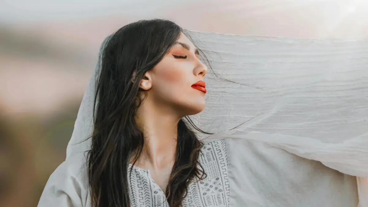 Ilustrasi tanggal lahir yang auranya kian menawan saat mereka menua (Pexels)
