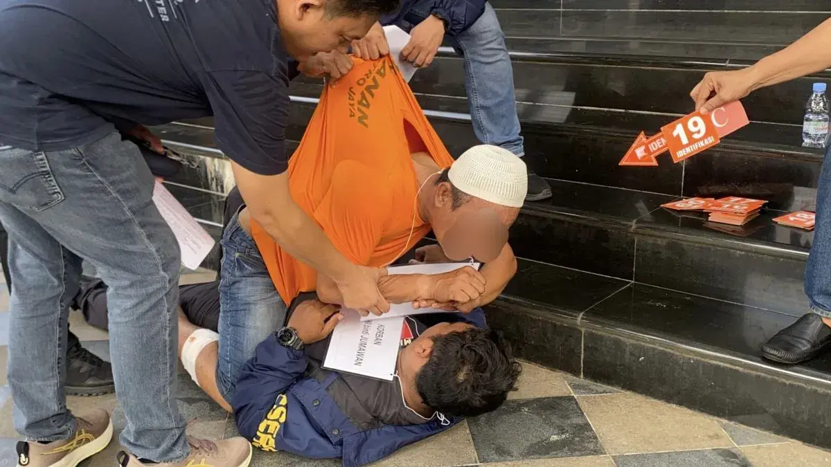 Rekonstruksi peristiwa yang diperagakan oleh tersangka THA saat melakukan pembunuhan terhadap istrinya I yang dilakukan di Polda Metro Jaya, Selasa (21/4/2026). ANTARA/HO-Direktorat Reserse Kriminal Umum Polda Metro Jaya