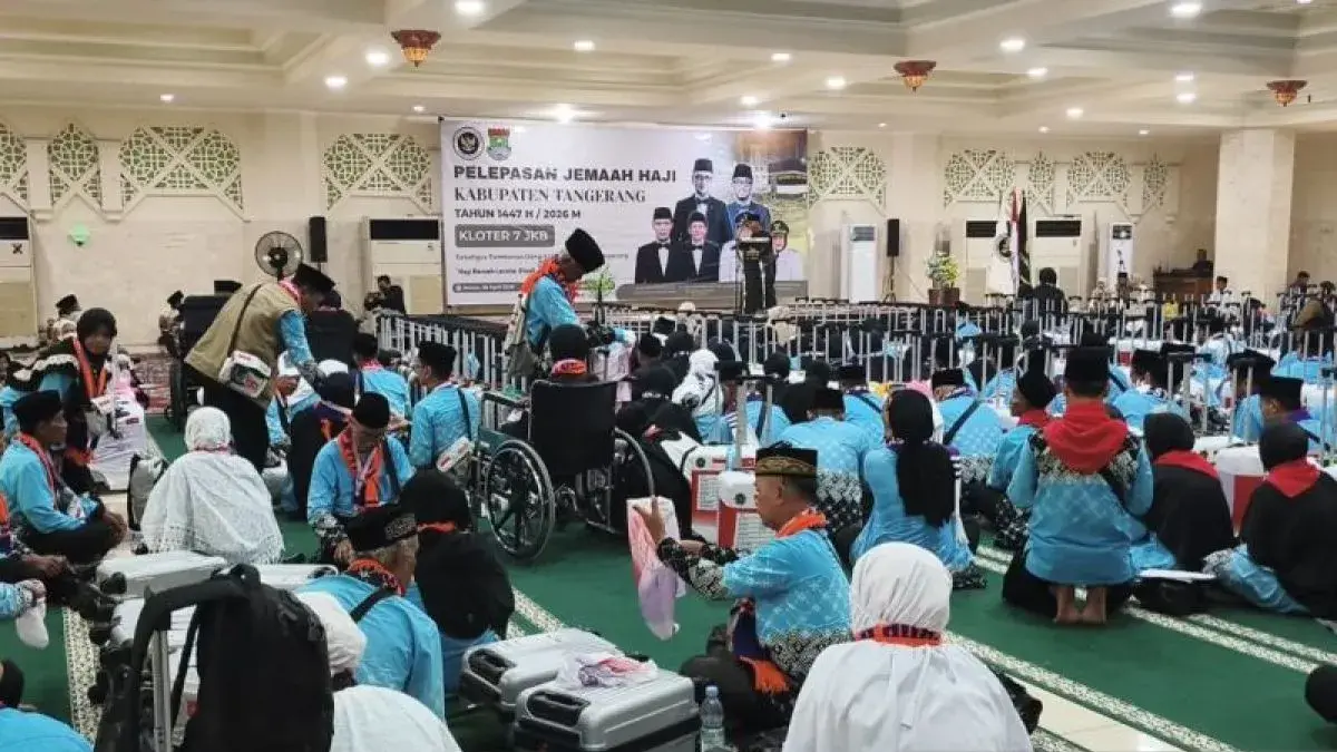 Sejumlah jamaah calon haji asal Kabupaten Tangerang hendak berangkat dalam rombungan penyelenggaraan ibadah haji 2026. (ANTARA/Azmi Samsul M)