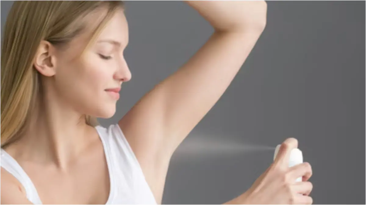 Ilustrasi orang yang pakai deodorant (Magnific)
