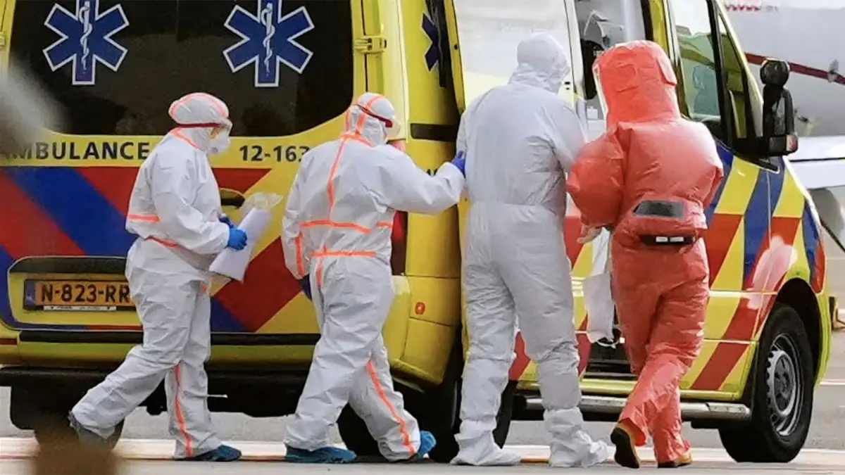 Penanganan pasien Belanda yang terkena wabah hantavirus di kapal pesiar MV Hondius. (Dok. Mirror)