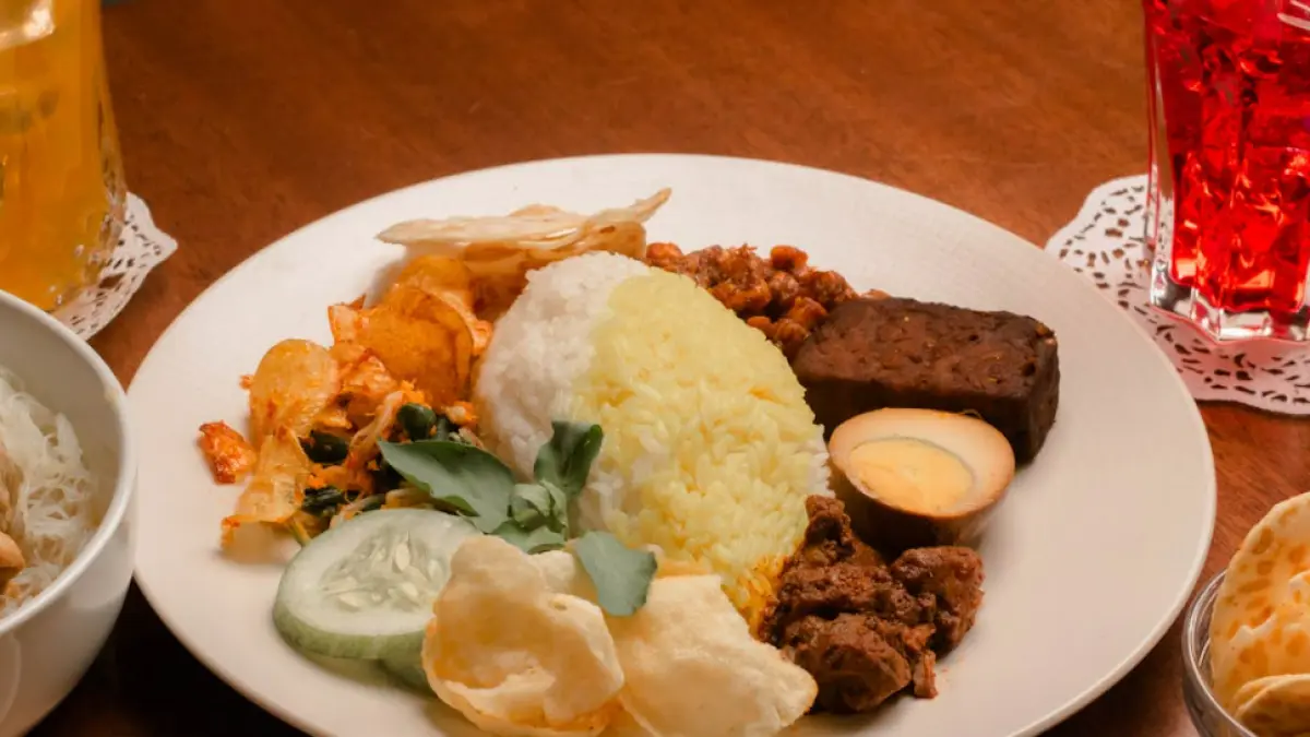 Rekomendasi kuliner tempat makan nasi uduk di Tangerang (Pexels)