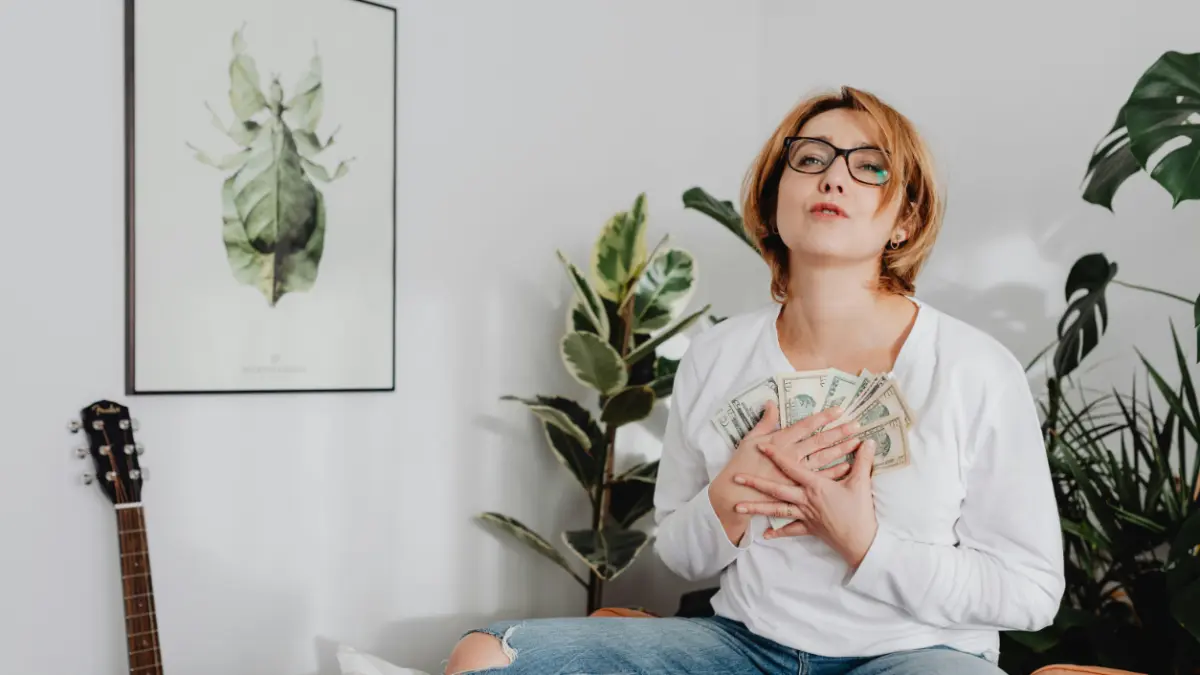Ilustrasi zodiak yang diprediksi akan mengalami keberuntungan finansial (Pexels)