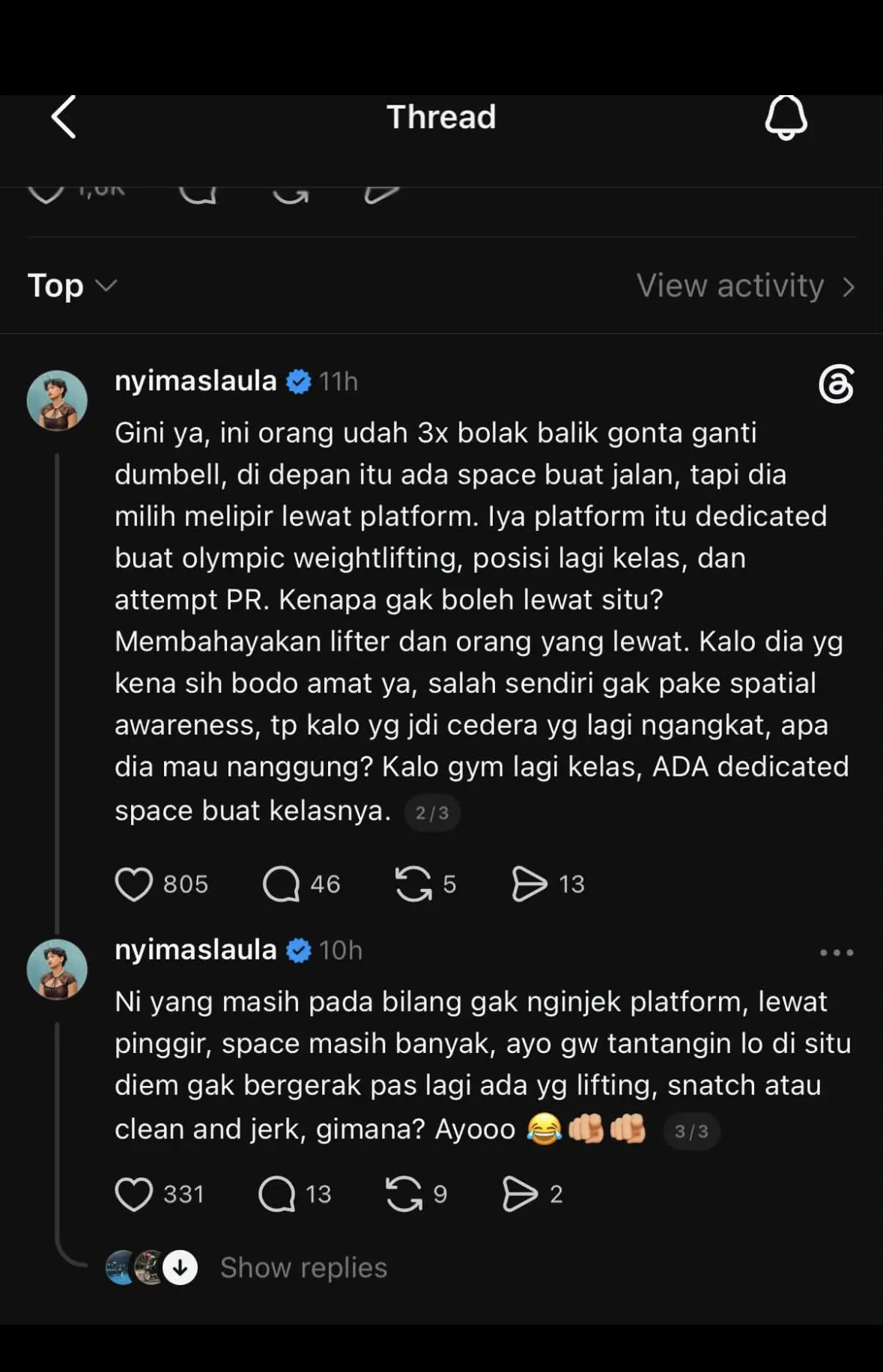 Nyimas Laula buka suara usai video dirinya memarahi seorang pria di We Fitness Bali viral dan menuai kecaman di media sosial. Melalui akun Threads, fotografer yang mengaku menjadi kontributor The New York Times dan The Wall Street Journal itu menjelaskan alasan di balik emosinya saat sesi Olympic weightlifting. Simak tanggapan lengkap Nyimas Laula di sini. (Dok. Threads)