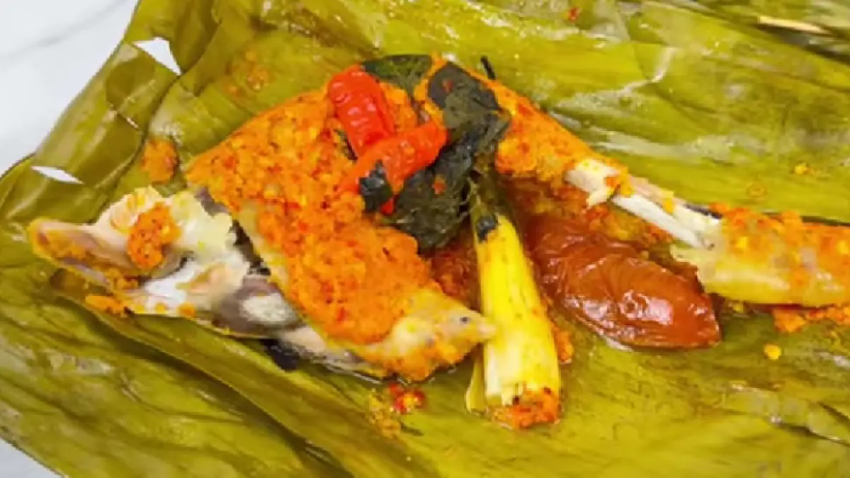  Resep pepes ayam kampung (YouTube Ika Mardatillah) 