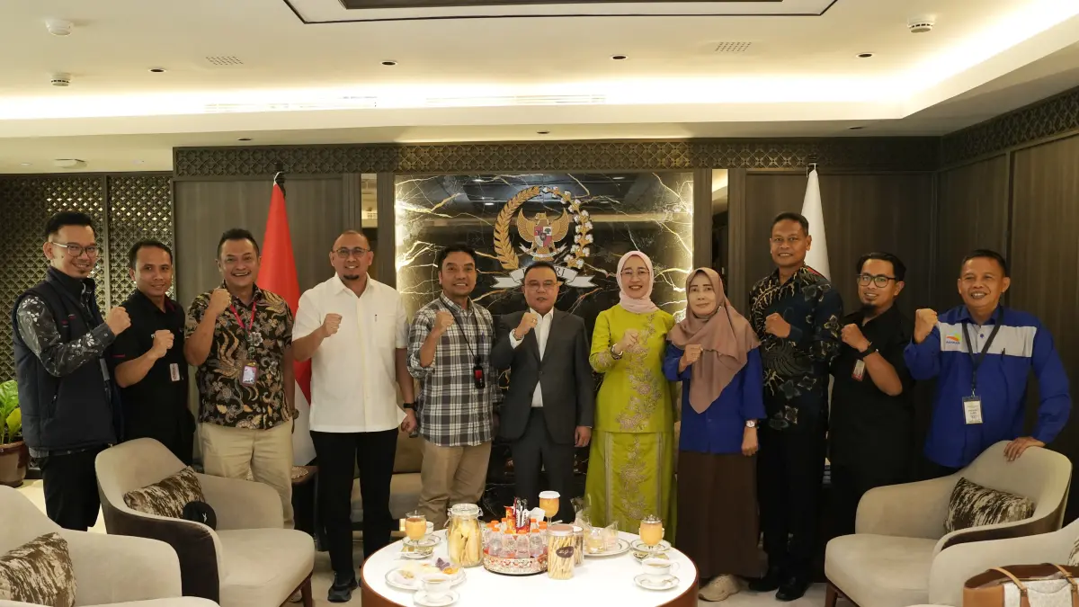 Wakil Ketua DPR RI Sufmi Dasco Ahmad didampingi Ketua Komisi VI DPR RI Anggia Ermarini dan Wakil Ketua Komisi VI DPR RI Andre Rosiade menerima perwakilan Serikat Karyawan Telkom Indonesia (Sekar Telkom) di Gedung DPR RI, Senayan, Jakarta, Kamis (23/7). (Dok. IST)