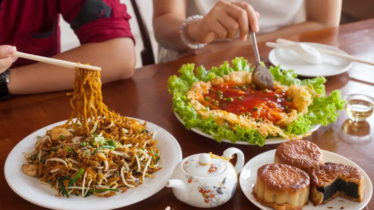 3 Rekomendasi Kuliner Legendaris di Jakarta Rasa Oriental, Wajib Coba Otak-Otak Tenggiri Asli dan Teh Klasik