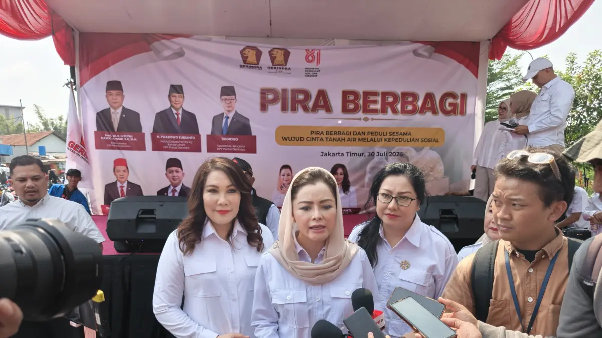 PIRA membagikan 1.450 paket sembako, menyantuni 200 anak yatim, dan menyerahkan kursi roda di Cakung, Jakarta Timur, jelang HUT RI. (Dok. PIRA)