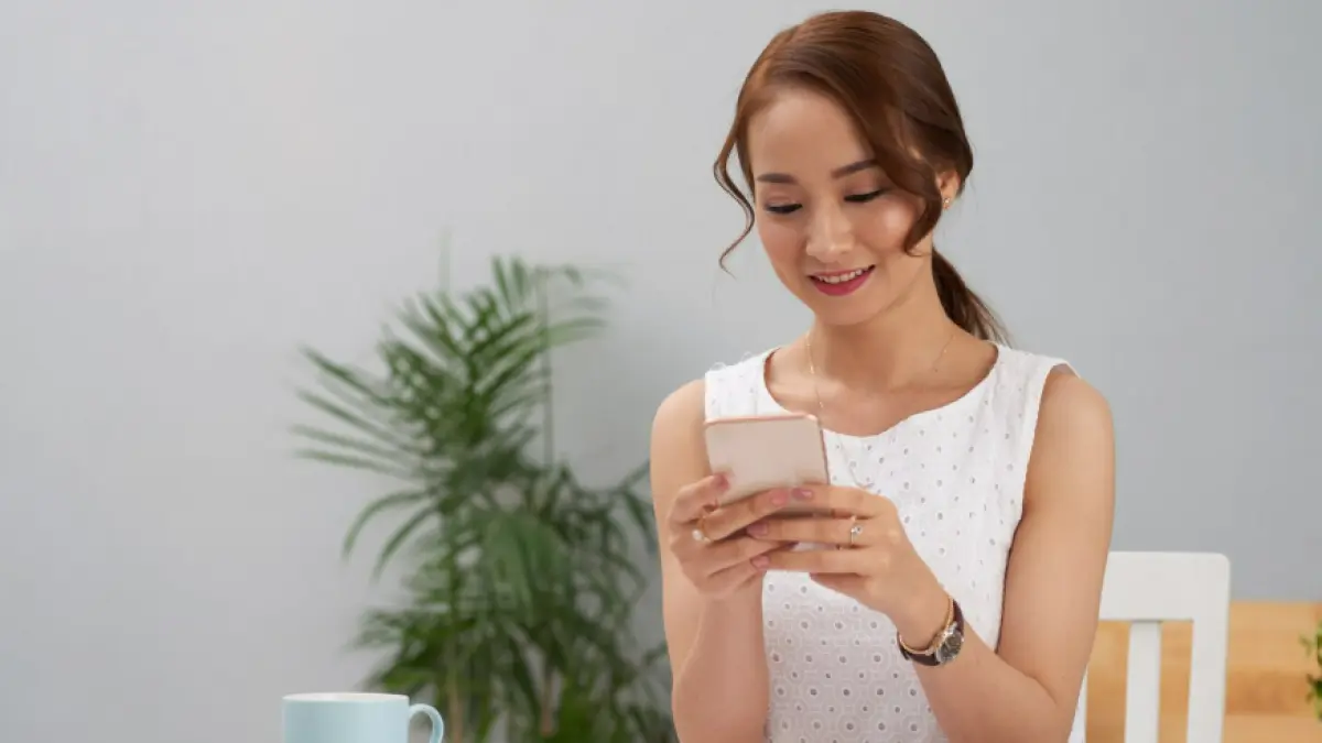 Ilustrasi kepribadian orang lebih suka chat daripada panggilan telepon (Magnific) 