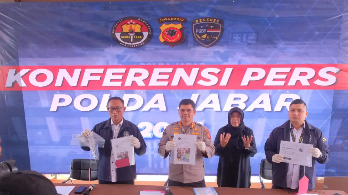 
Polda Jabar menetapkan tiga tersangka dalam dua kasus konten digital yang melibatkan Prabowo, termasuk dugaan manipulasi video dengan AI. (Dok. JP)