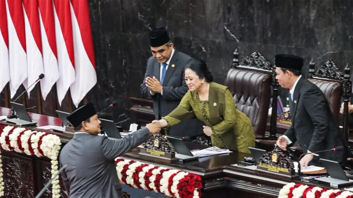 Presiden Prabowo Subianto (kiri) usai berpidato disaksikan Ketua MPR RI Ahmad Muzani (kedua kiri), Ketua DPR RI Puan Maharani (ketiga kiri), dan Ketua DPD RI Sultan Bachtiar Najamudin dalam Sidang Tahunan MPR RI dan Sidang Bersama DPR-DPD RI Tahun 2026 di Gedung Nusantara, Kompleks Parlemen, Jakarta, Jumat (14/8/2026). FOTO: SALMAN TOYIBI/JAWA POS