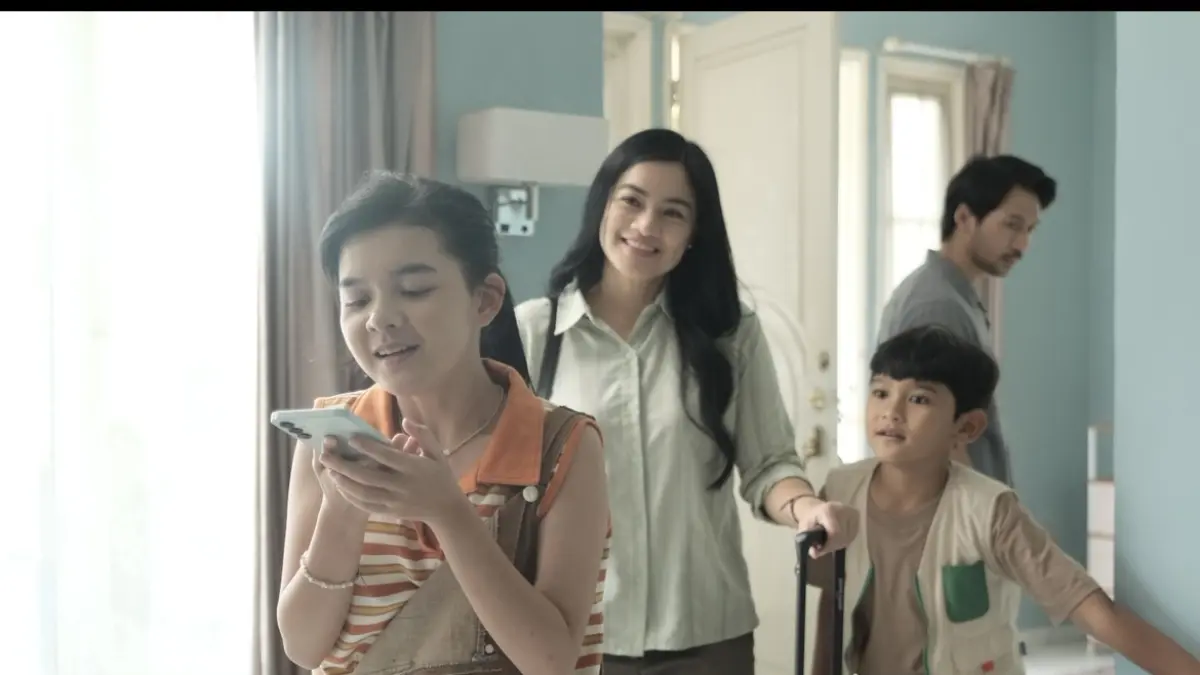 Perumahan Laddaland tayang di bioskop. Awi Suryadi mengungkap sejumlah perbedaan versi Indonesia dengan film Thailand Laddaland. (Dok. MD Pictures)