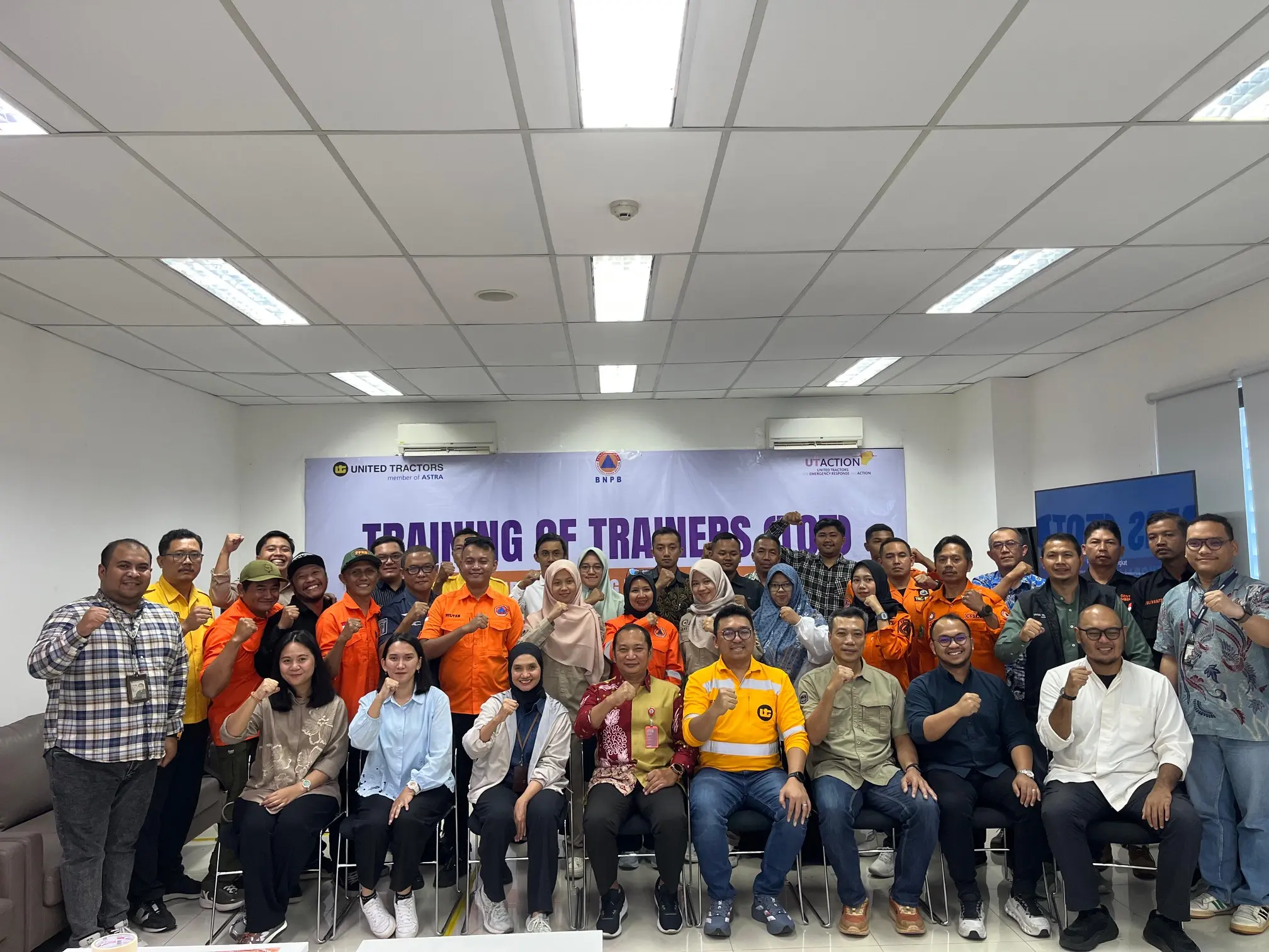 UT bersama BNPB melatih kader desa lewat KATANA, memperkuat kesiapsiagaan dan membangun masyarakat tangguh menghadapi bencana. (Dok. UT)

&nbsp;