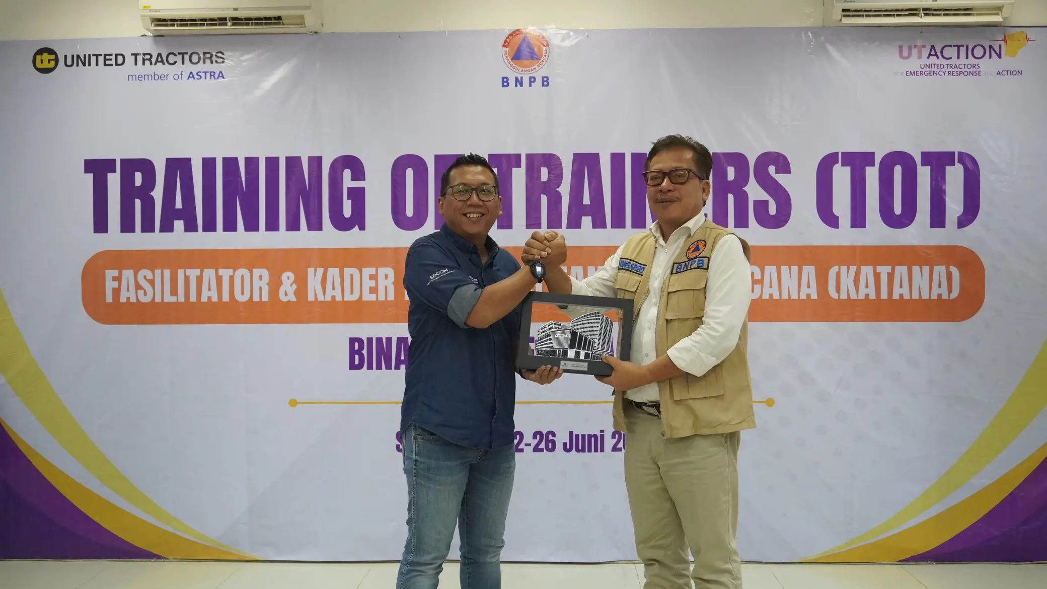 UT bersama BNPB melatih kader desa lewat KATANA, memperkuat kesiapsiagaan dan membangun masyarakat tangguh menghadapi bencana. (Dok. UT)

&nbsp;