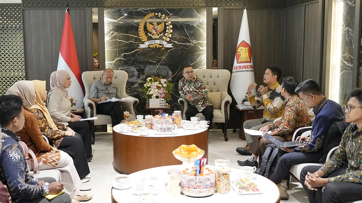 FAGRI meminta kepastian status ratusan ribu guru non-ASN setelah 2026. DPR berjanji mendorong pemerintah menyelesaikan persoalan tersebut. (Dok. DPR)