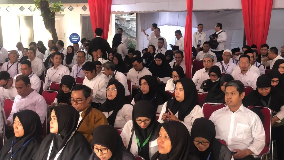Seleksi PPIH 2027 diikuti 75 ribu pendaftar. Kemenhaj membagi pelaksanaan CAT menjadi dua gelombang pada 5 dan 12 September 2026. (Syahrul Yunizar/JawaPos.com)