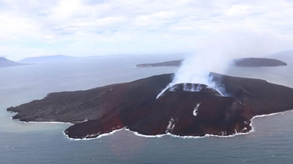 Ilustrasi - File foto udara kondisi Gunung Anak Krakatau, Provinsi Lampung. (Antara/HO-BNPB).
