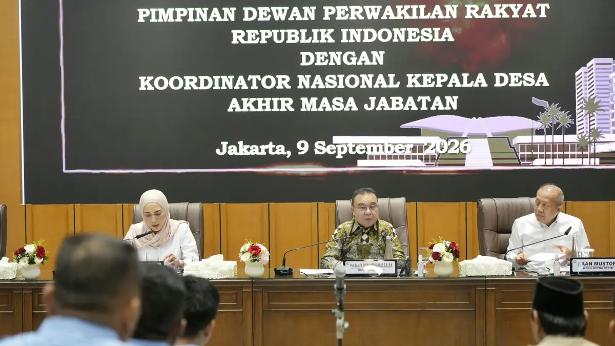Kepala Desa AMJ menyampaikan aspirasi ke DPR terkait kepastian Pilkades 2027, hak kepala desa, dan pengisian penjabat kepala desa. (Dok. DPR)