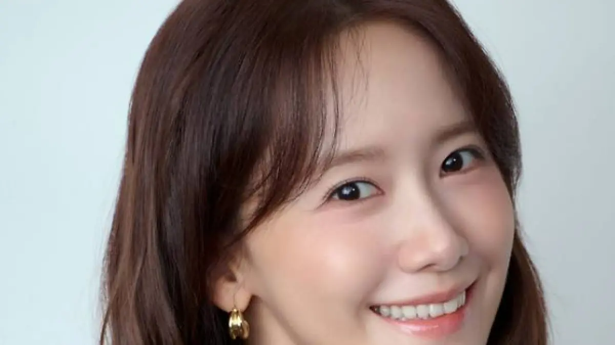 Yoona (KBIZoom)