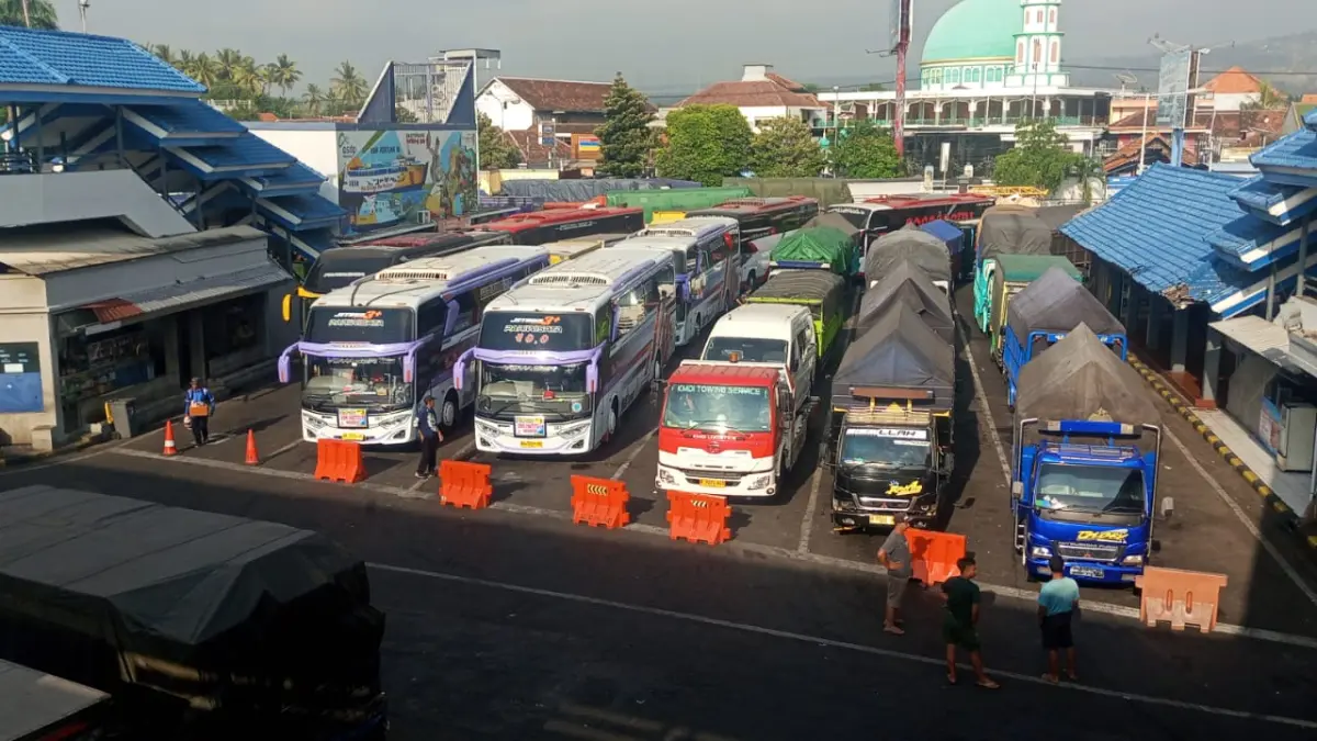 Blokade Pelabuhan Ketapang memicu kemacetan hingga 13 kilometer. Rujukan ibu hamil terganggu hingga akhirnya melahirkan di Situbondo. (Dok. BPTD)