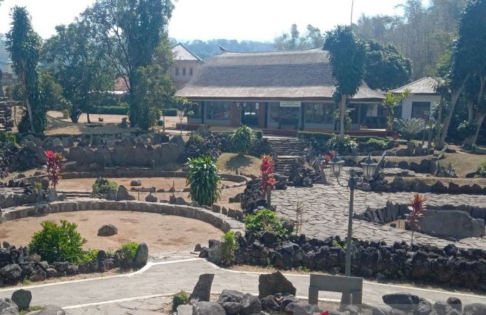 Objek wisata sejarah Taman Purbakala Cipari di Kuningan. (Fathnur Rohman/Antara)